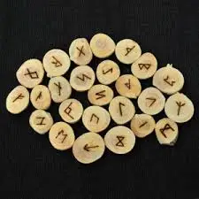 Runes en bois (ELEMIAH VOYANCE 08 99 96 90 99) Runes en bois (ELEMIAH VOYANCE 08 99 96 90 99)